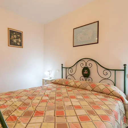 Papa Giuseppe La Stalla コルトーナ